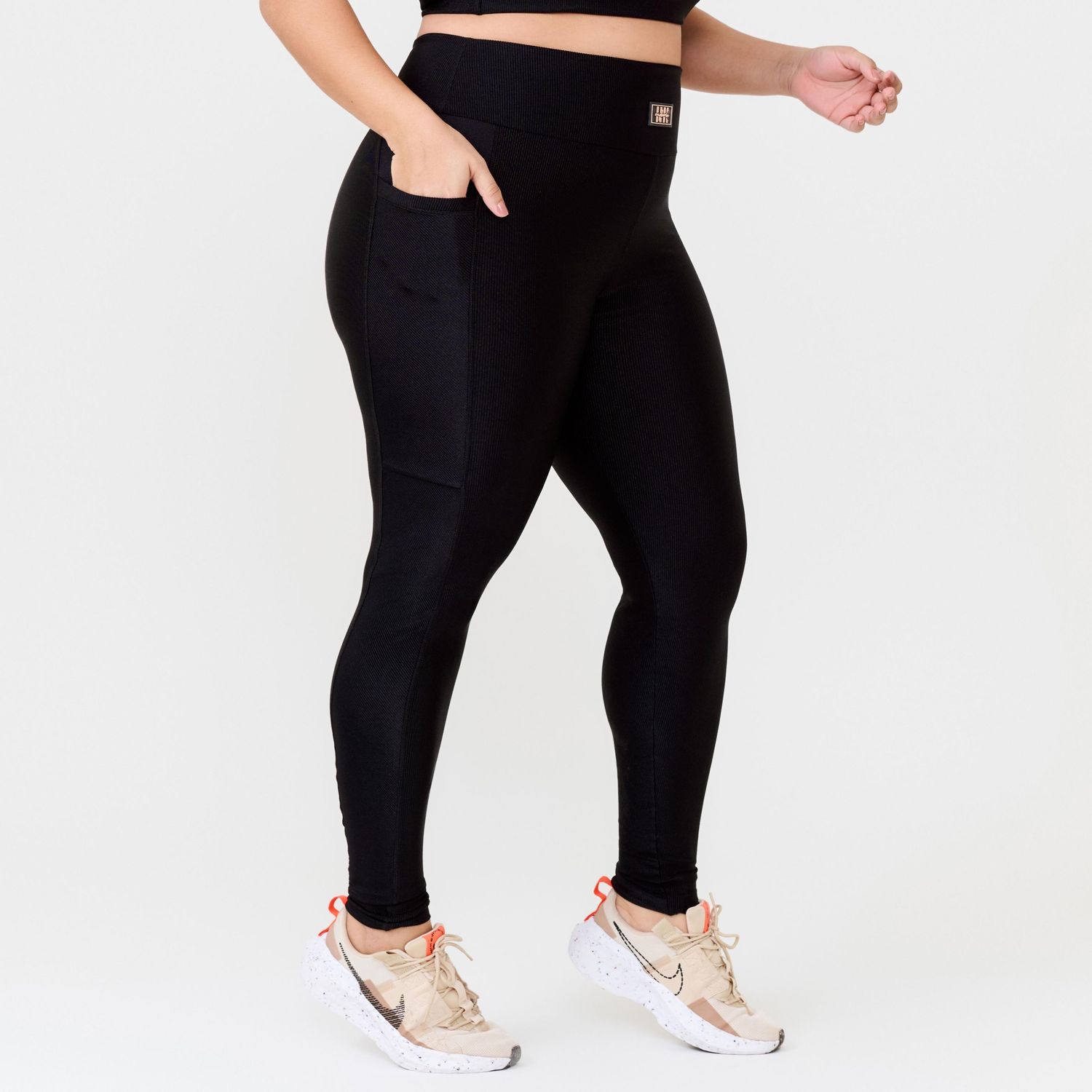 L1628_001_9-LEGGING-TRILOBAL-RIB-PRETA