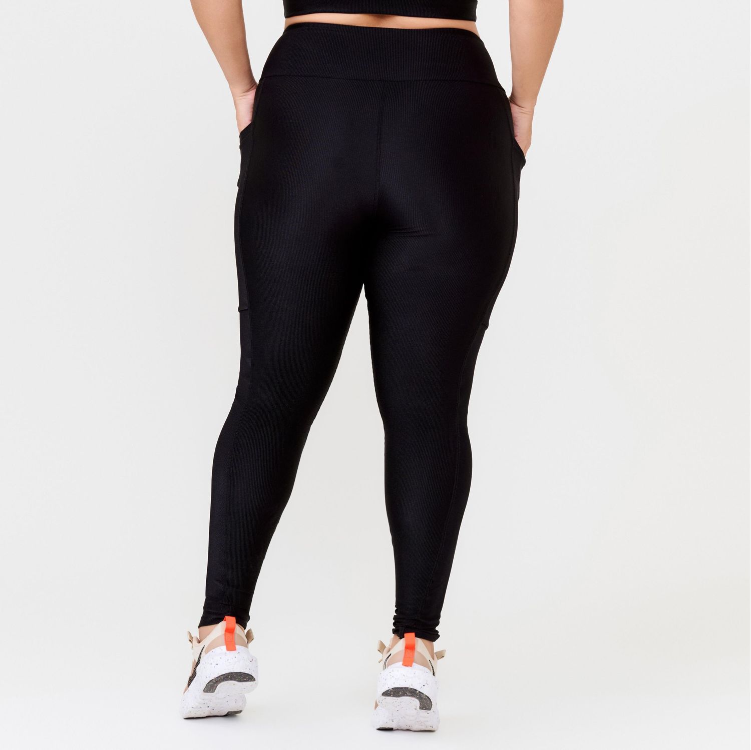 L1628_001_11-LEGGING-TRILOBAL-RIB-PRETA