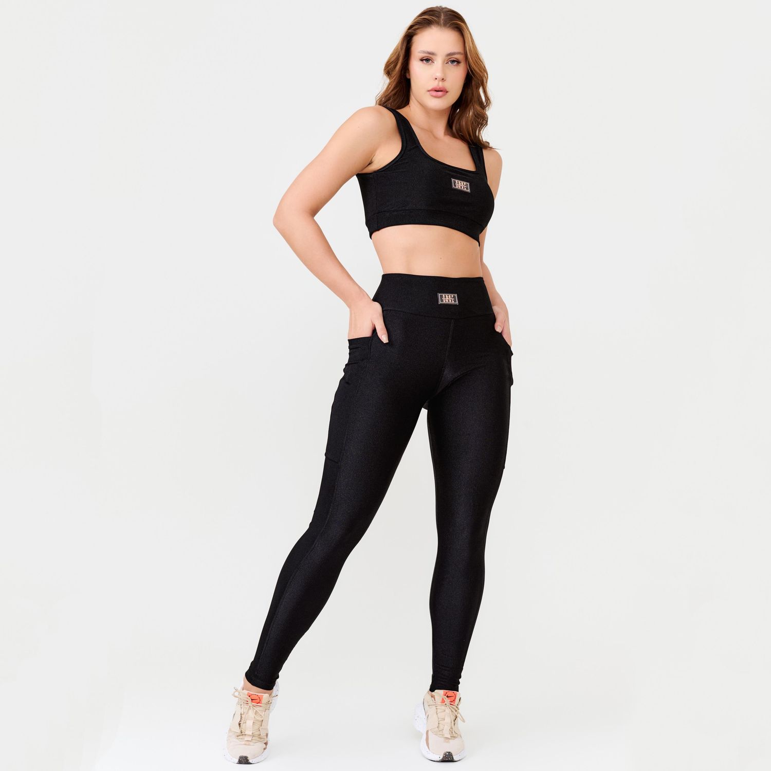 L1628_001_12-LEGGING-TRILOBAL-RIB-PRETA