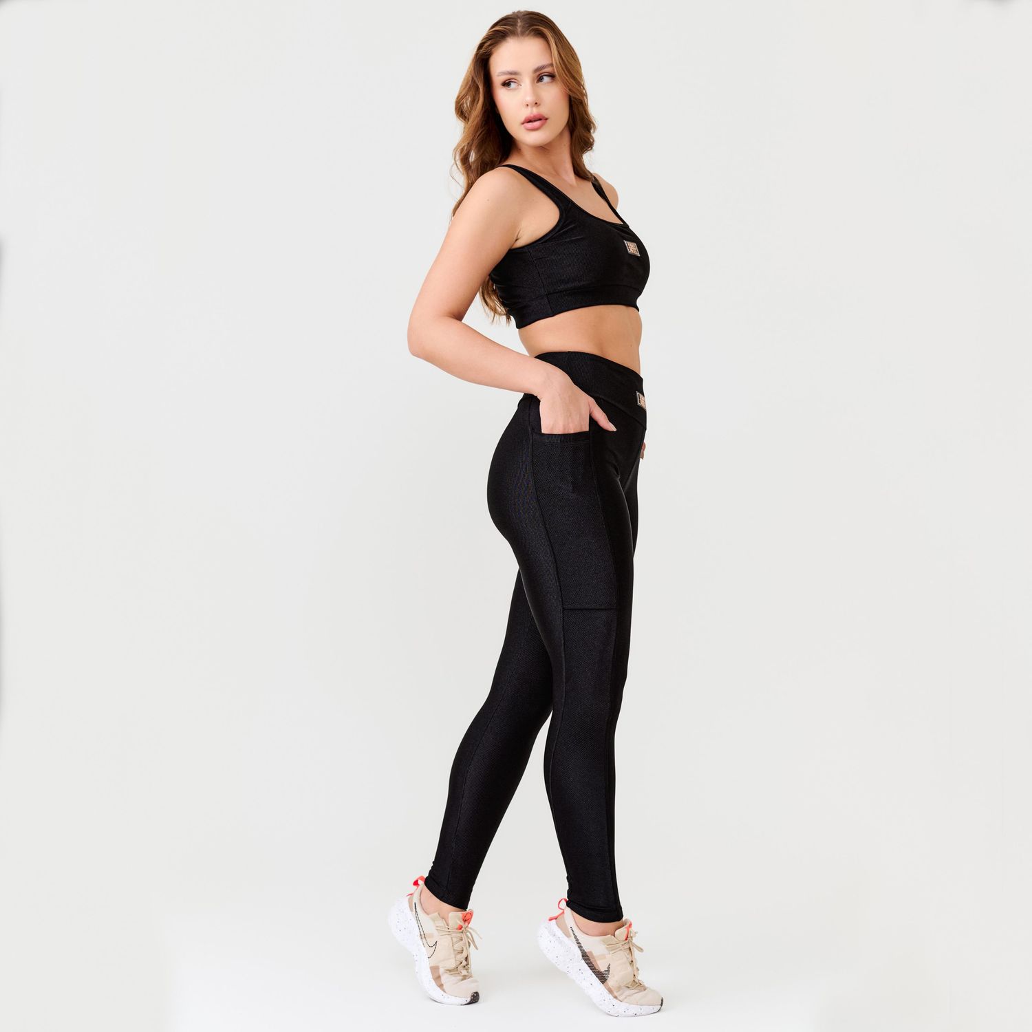 L1628_001_15-LEGGING-TRILOBAL-RIB-PRETA