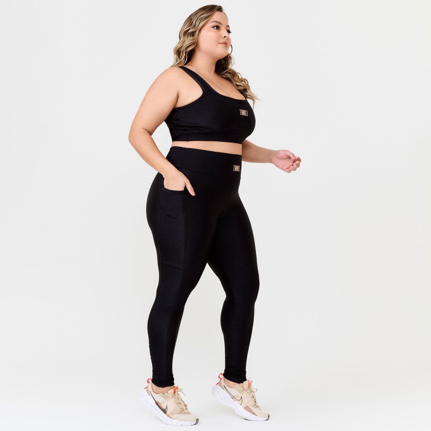 L1628_001_18-LEGGING-TRILOBAL-RIB-PRETA