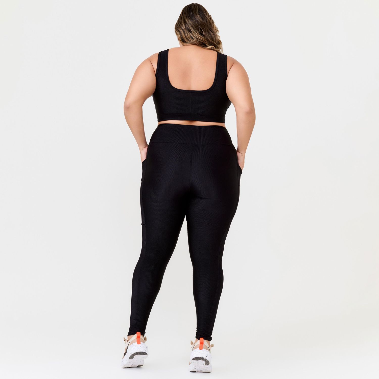 L1628_001_20-LEGGING-TRILOBAL-RIB-PRETA