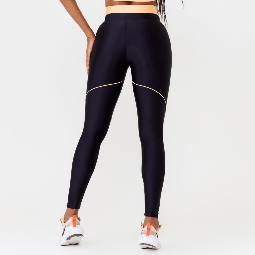 legging-prestige-preta-platinado-com-estampa-emborrachada-preto-p 3