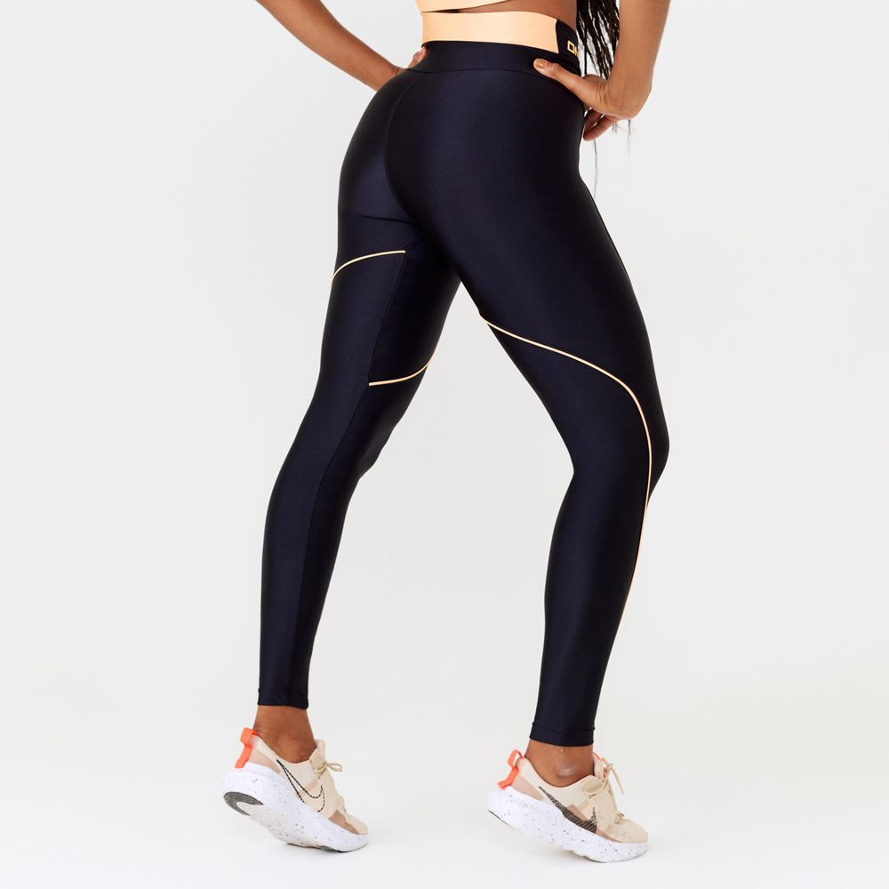 legging-prestige-preta-platinado-com-estampa-emborrachada-preto-p 4