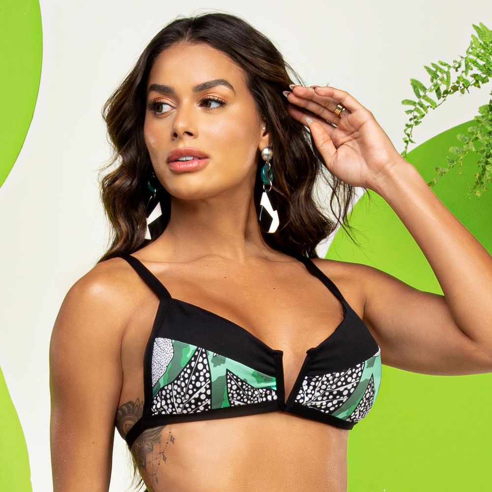 top-estampa-folhagem-preta-e-branca-estampado-p 4