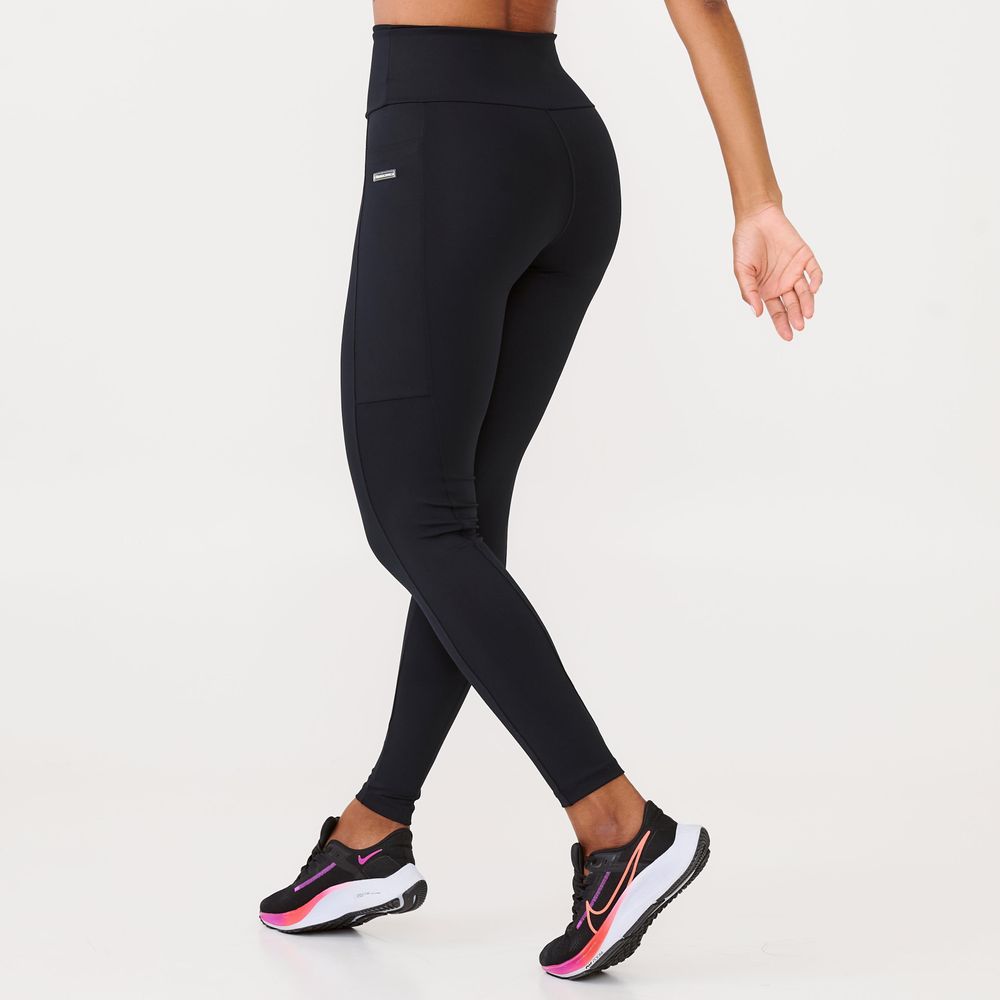 legging-essential-preta-poliamida-com-bolso-preto-p 4
