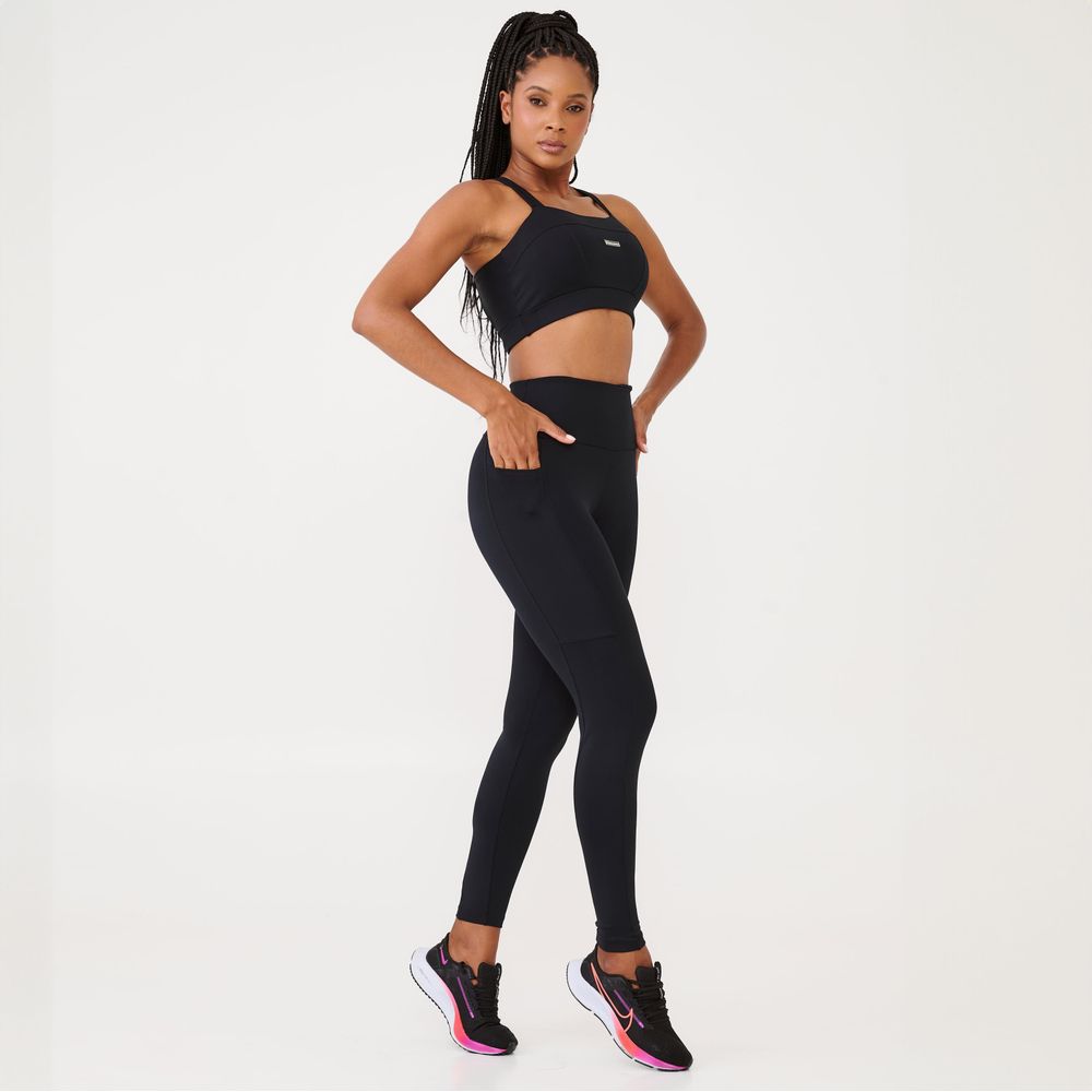 legging-essential-preta-poliamida-com-bolso-preto-p 16