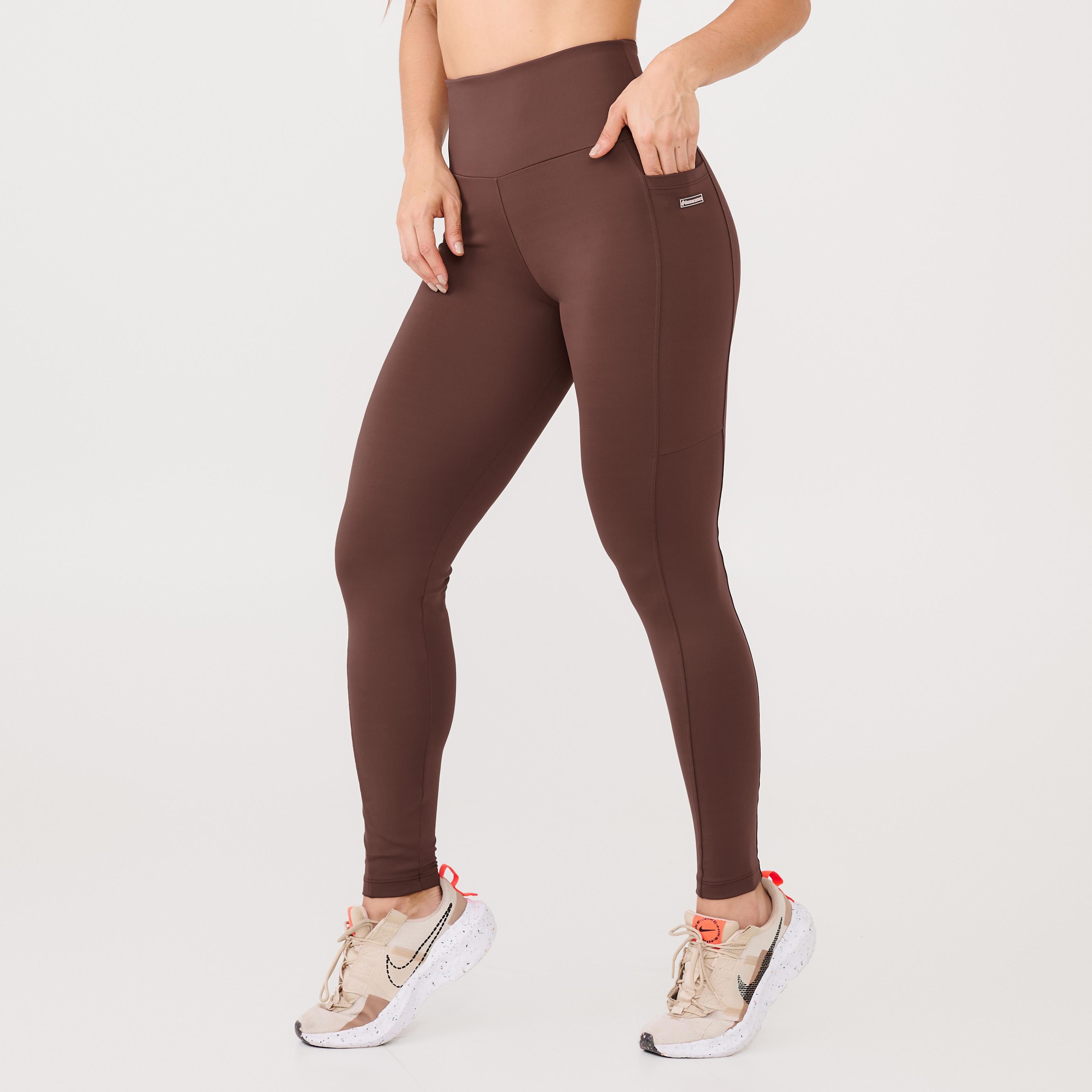 L1507_001_1-LEGGING-ESSENTIAL-MARROM-CHOCOLAMORE