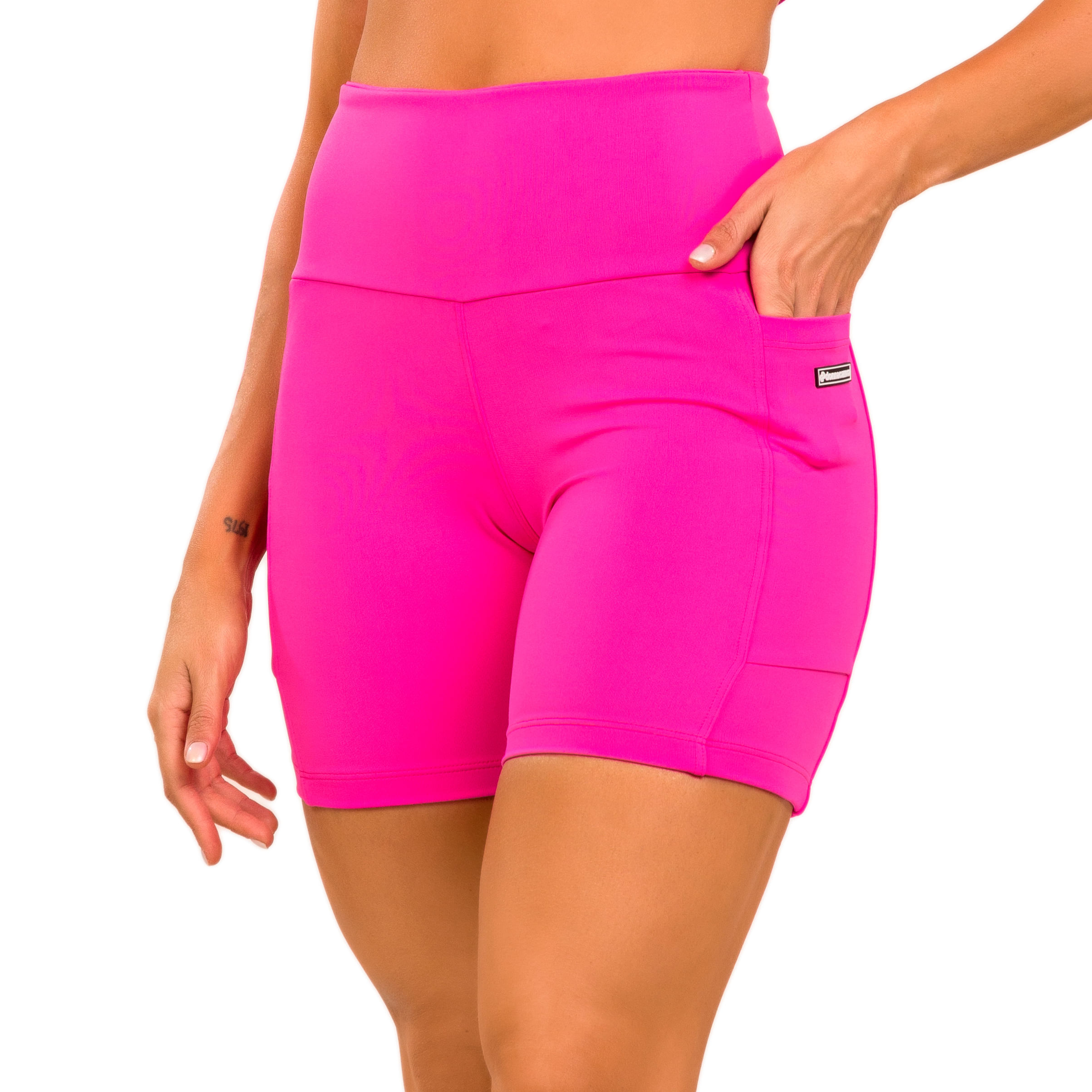 SS0588_001_1-SHORT-ESSENTIAL-PINK-FASHION-MODEL