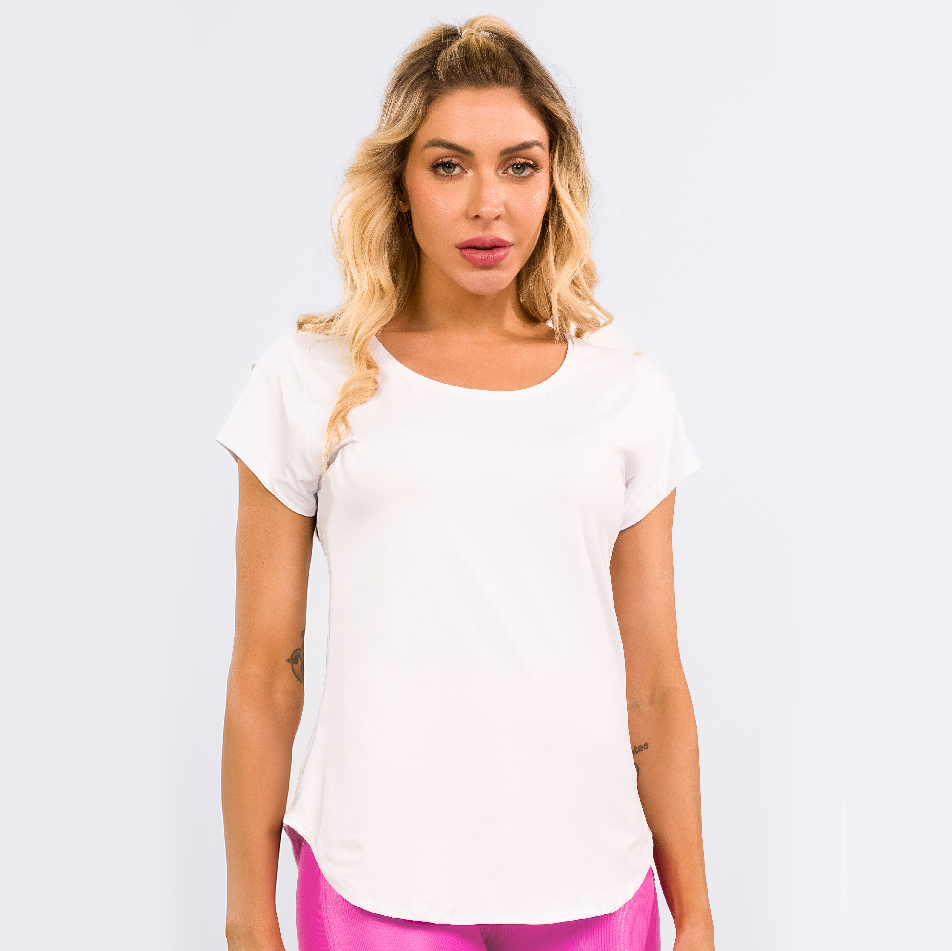 R0943_001_99-CAMISETA-ESSENTIALS-BRANCA