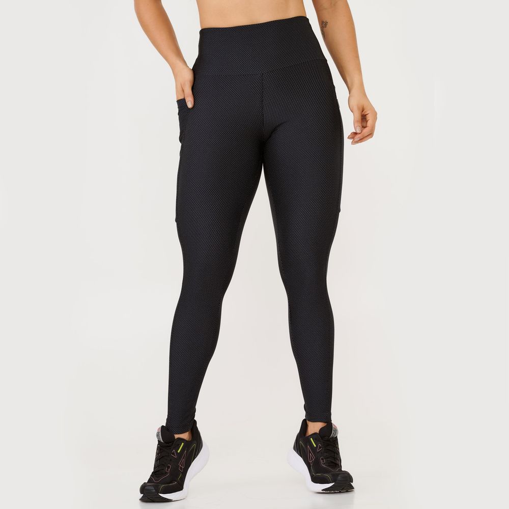 legging-essential-preta-texturizada-com-bolso-preto-p 4