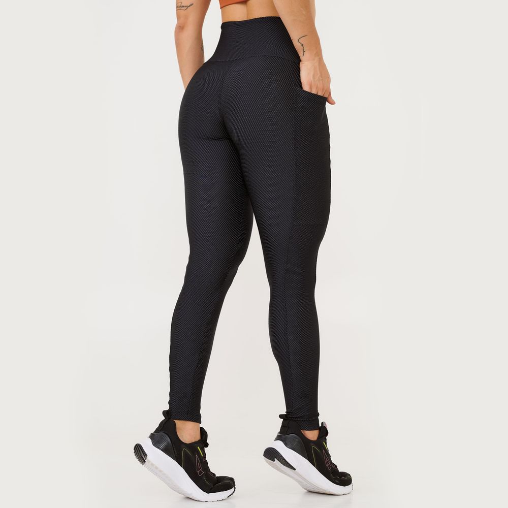 legging-essential-preta-texturizada-com-bolso-preto-p 6