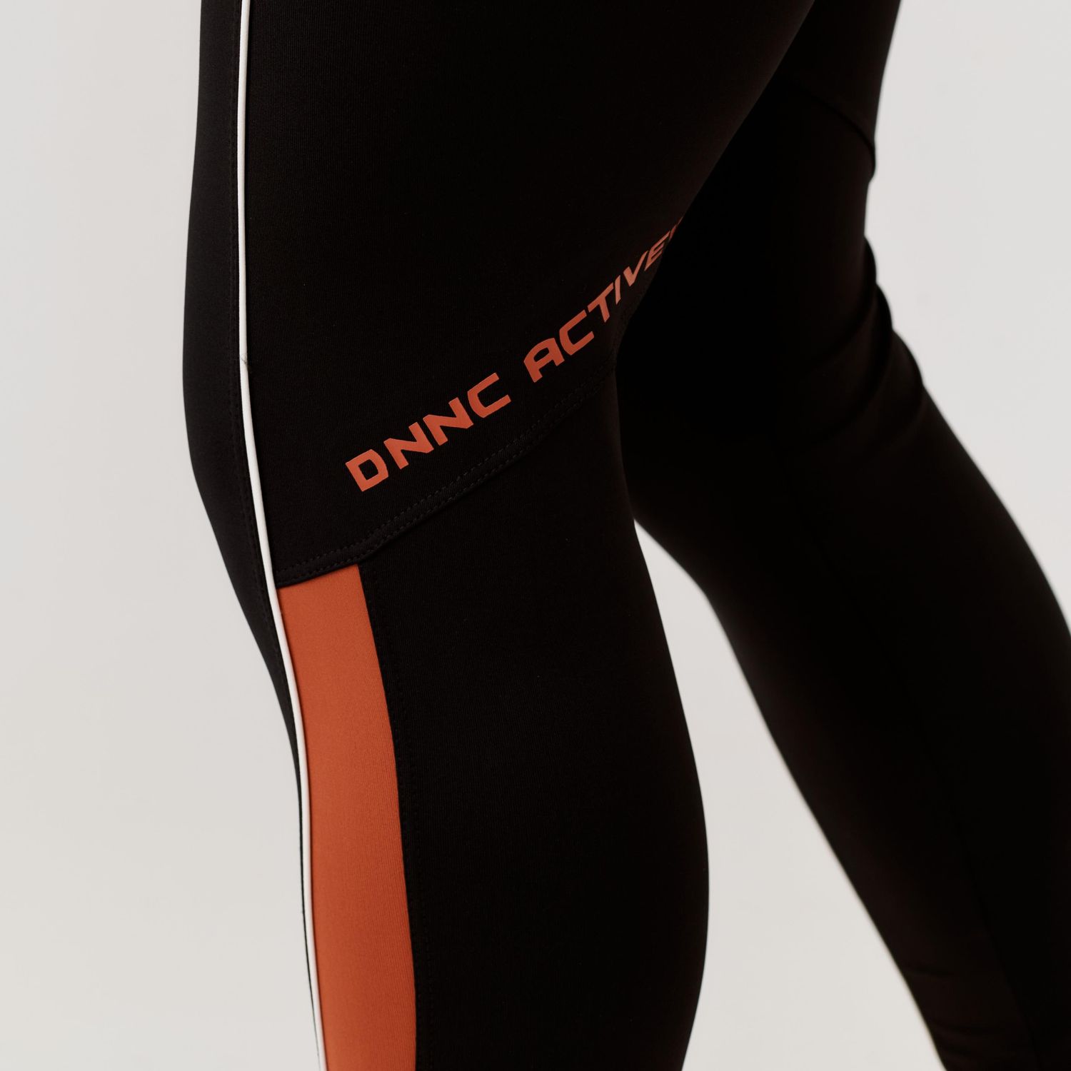 L1651_001_18-LEGGING-COURAGE-PRETA