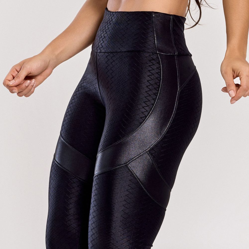 legging-millennium-preta-texturizado-e-cirre-preto-p 3