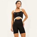 Macaquinho-fitness-preto-com-alcas-claras-recorte-frontal-e-faixa-lateral-contrastante.