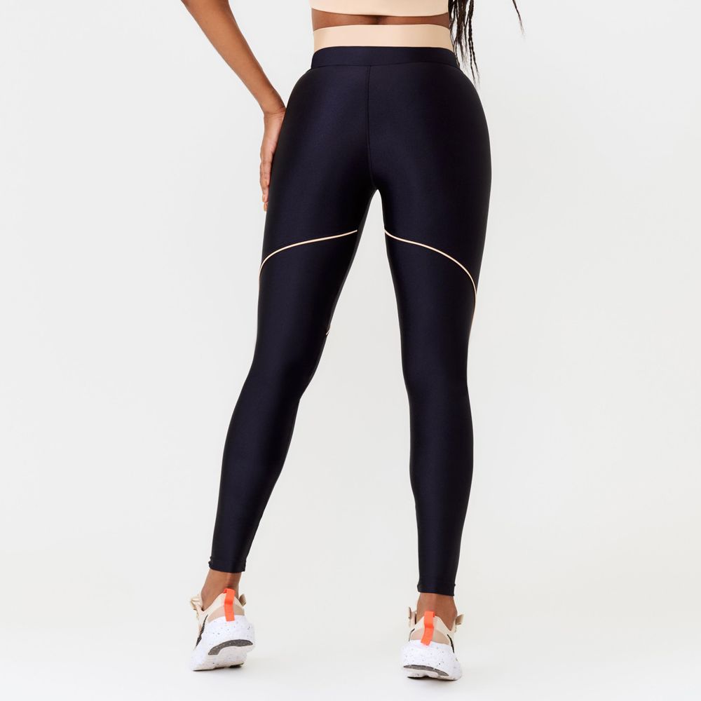 legging-prestige-preta-platinado-com-estampa-emborrachada-preto-p 2