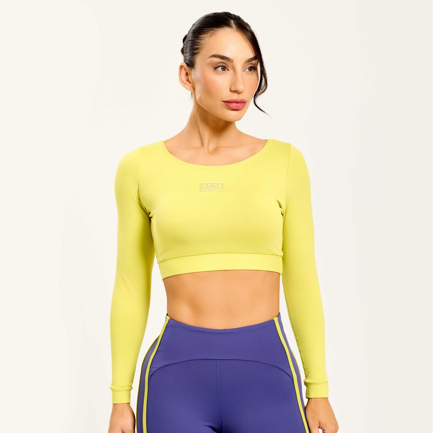 R1065_001_2-CROPPED-MANGA-LONGA-DECOTE-COSTAS-EM-TOP