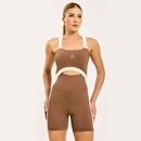 Macaquinho-fitness-marrom-com-alcas-claras-e-recorte-abaixo-do-busto-visual-moderno-e-anatomico.