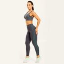 Conjunto-fitness-cinza-com-top-estruturado-e-legging-de-cos-alto-ideal-para-treinos-intensos
