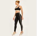 vista-lateral-do-conjunto-preto-com-cos-alto-e-recorte-claro-continuo-ate-o-pe-tecido-elastico-e-firme