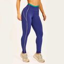 Legging-azul-de-poliamida-com-cos-verde-e-costuras-claras-laterais-modelagem-ajustada-ao-corpo