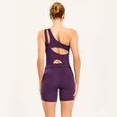 Macaquinho-fitness-roxo-de-um-ombro-so-com-recortes-nas-costas-e-modelagem-ajustada.