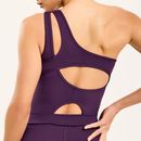 Detalhe-das-costas-do-macaquinho-fitness-roxo-com-recortes-anatomicos-e-alca-dupla.