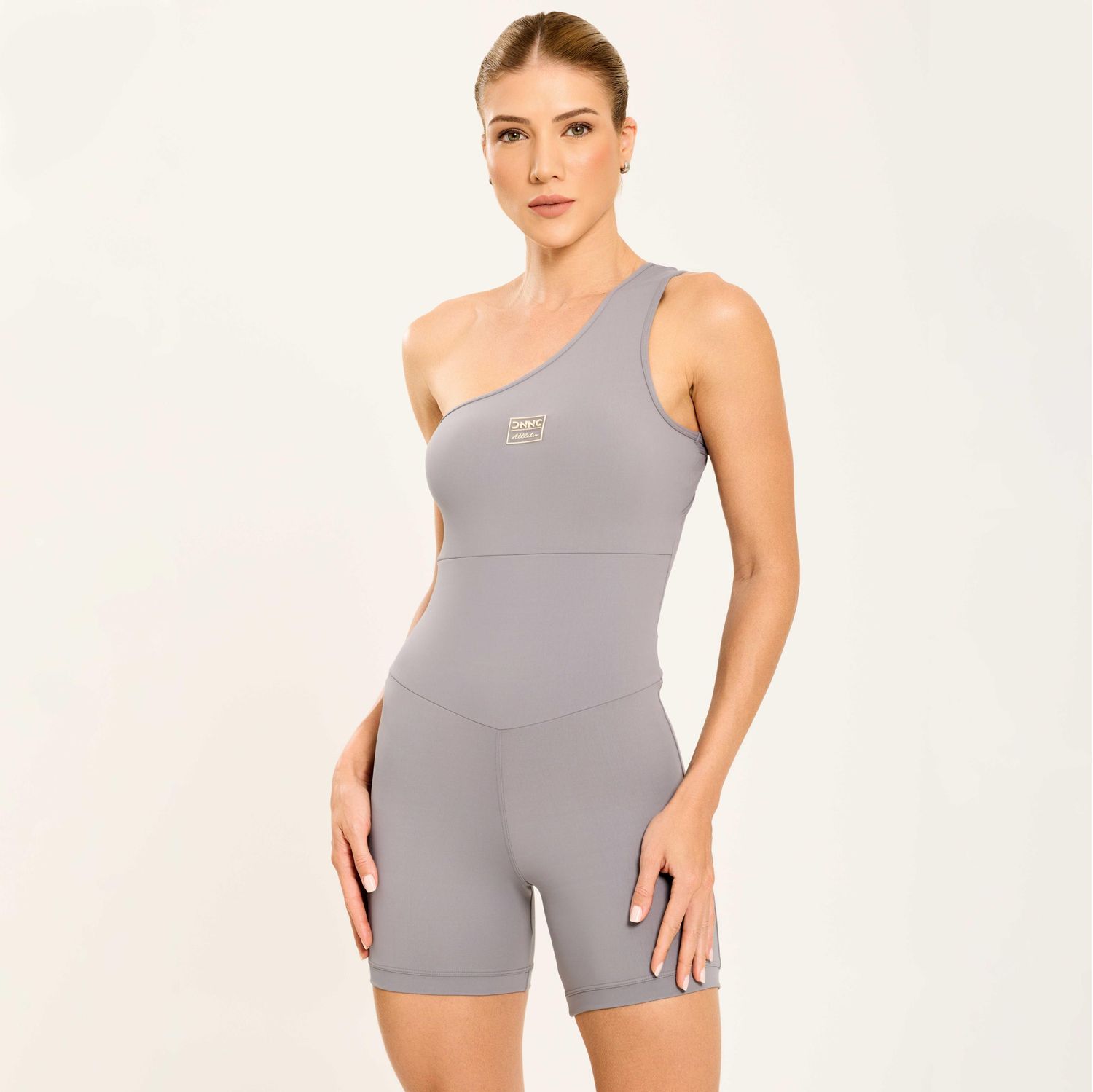 macacao-cinza-de-alca-unica-e-decote-reto-com-logo-donna-carioca-na-frente