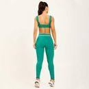 vista-traseira-de-conjunto-fitness-verde-com-legging-de-cos-alto-e-acabamento-delicado