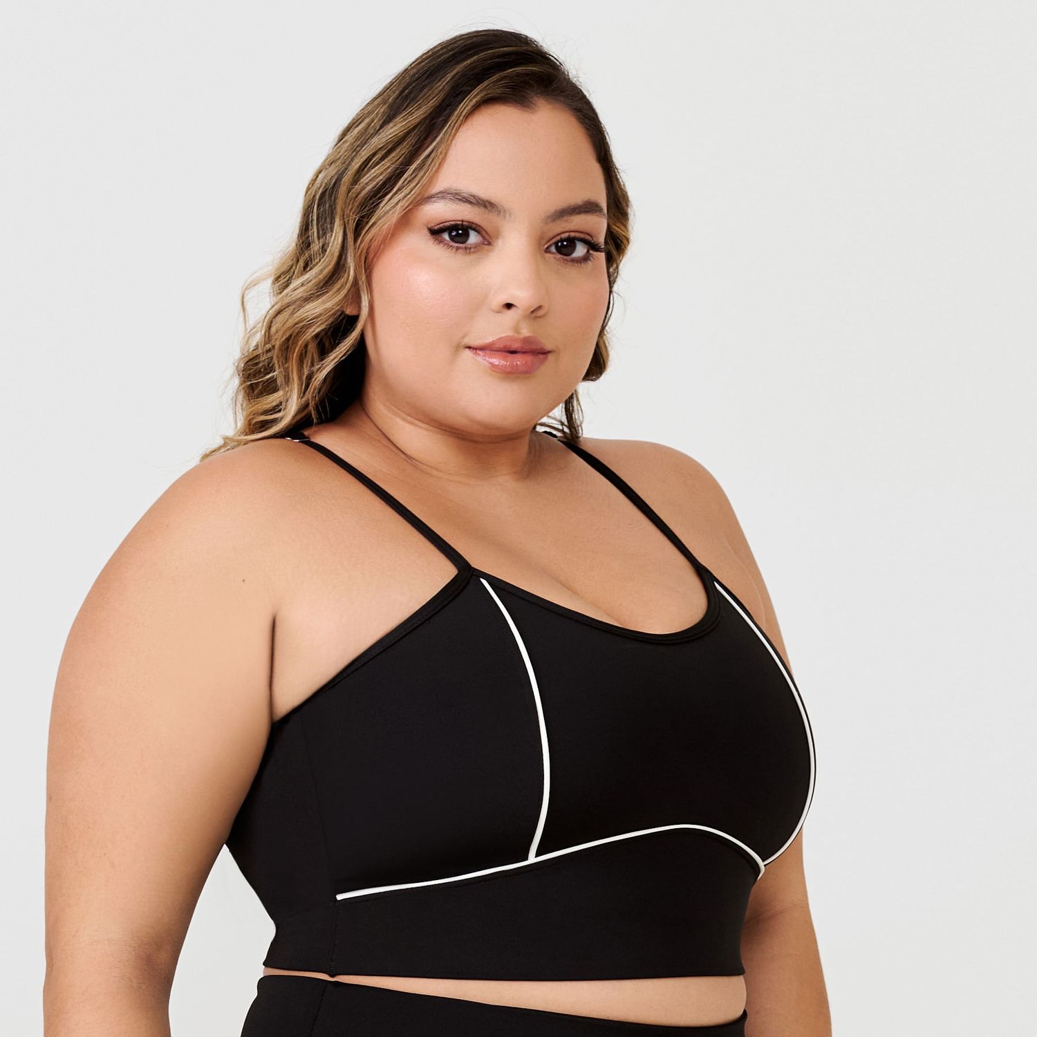 T1570_001_6-TOP-LINES-PRETO