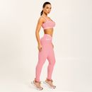 Vista-posterior-da-legging-rosa-canelada-com-cos-alto-e-efeito-modelador-ideal-para-treinos-e-bem-estar