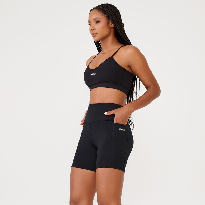 short-essential-preto-poliamida-com-bolso-preto-p 5