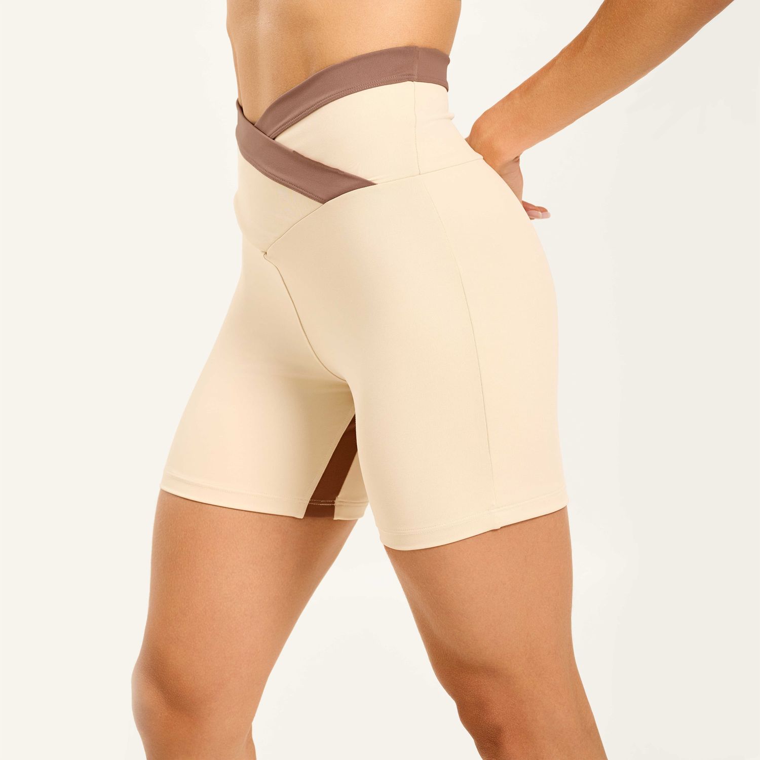 SS1117_001_4-SHORT-MOMENT-SOFT-BEIGE