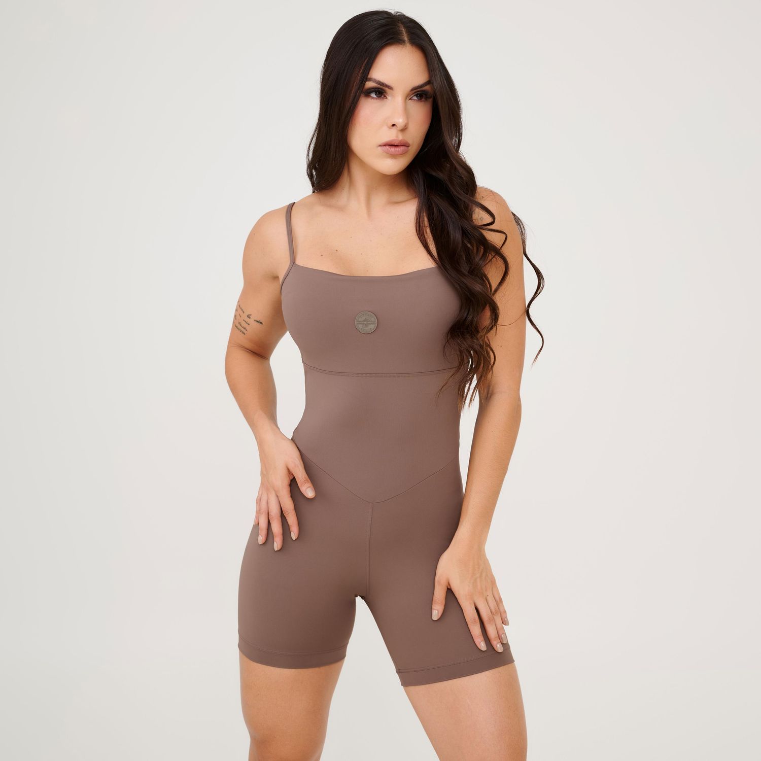 M0115_001_99-MACAQUINHO-BASICS-CASTANHO