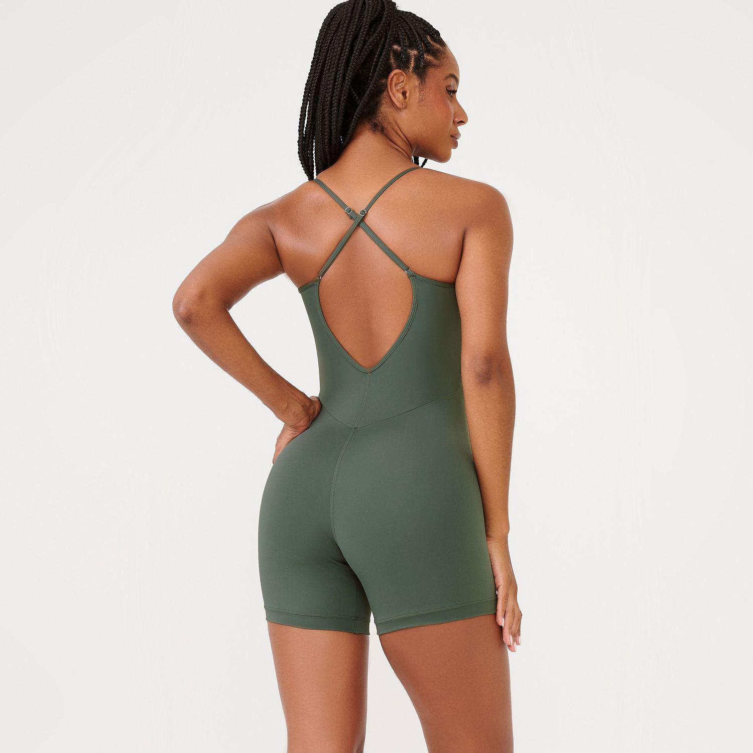 Costas-do-macaquinho-fitness-verde-com-decote-em-V-e-alcas-cruzadas-design-que-valoriza-e-garante-liberdade.