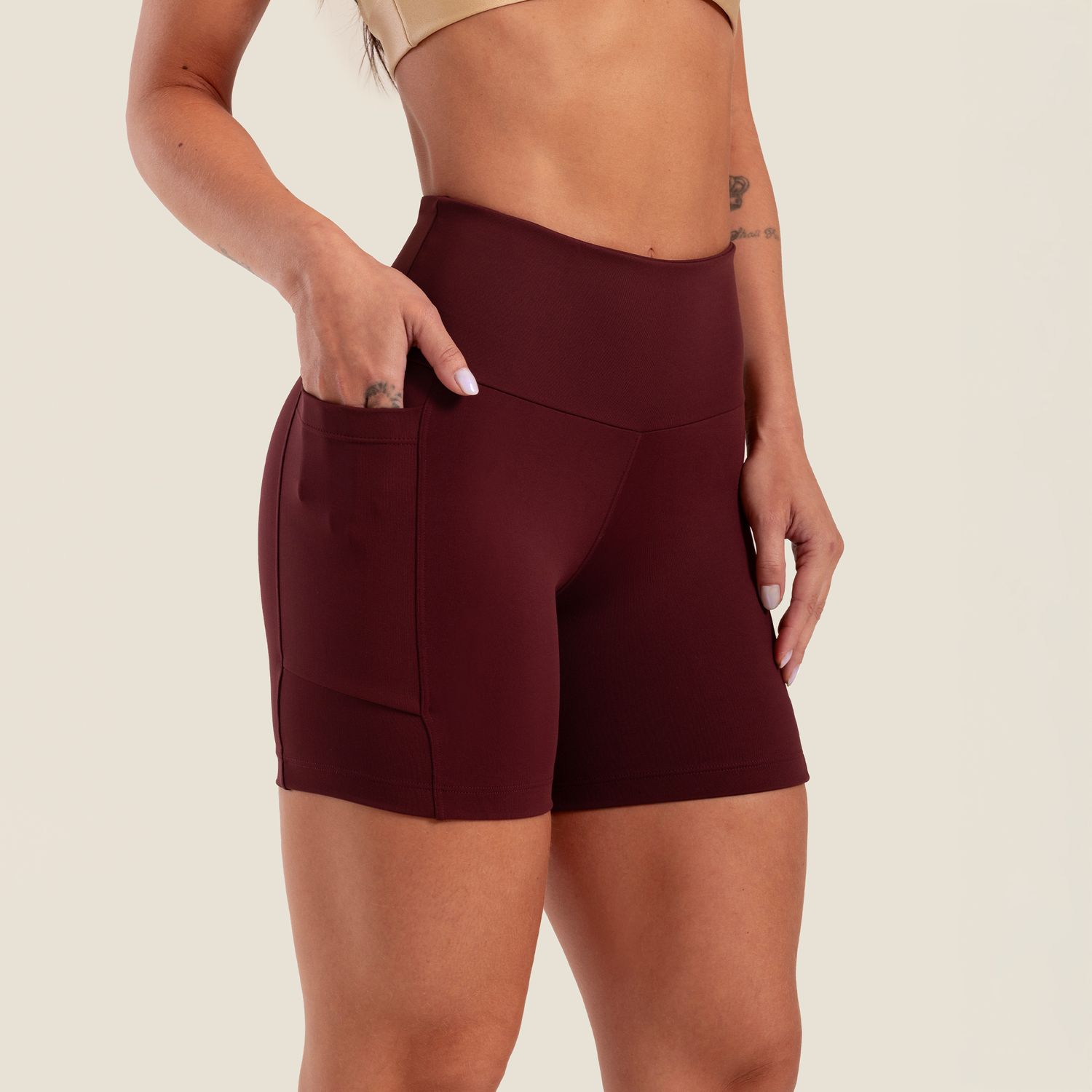 SS0748_001_4-SHORT-ESSENTIAL-VINHO-VALENTINO-EM-SUPLE