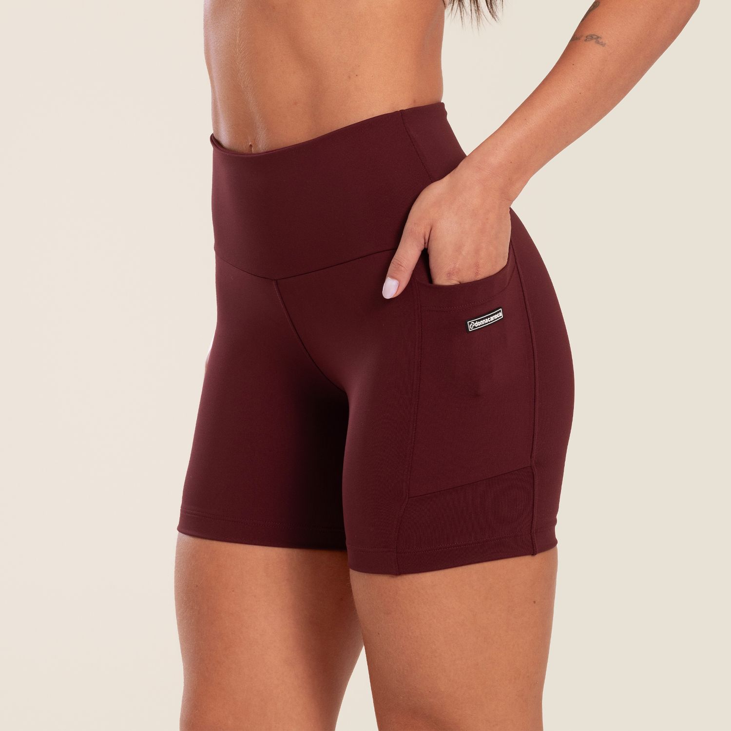 SS0748_001_99-SHORT-ESSENTIAL-VINHO-VALENTINO-EM-SUPLE