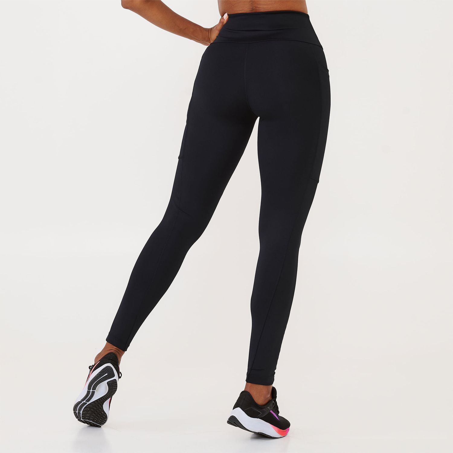 L1386_001_2-LEGGING-ESSENTIAL-PRETA-EM-SUPLEX-POLIAM