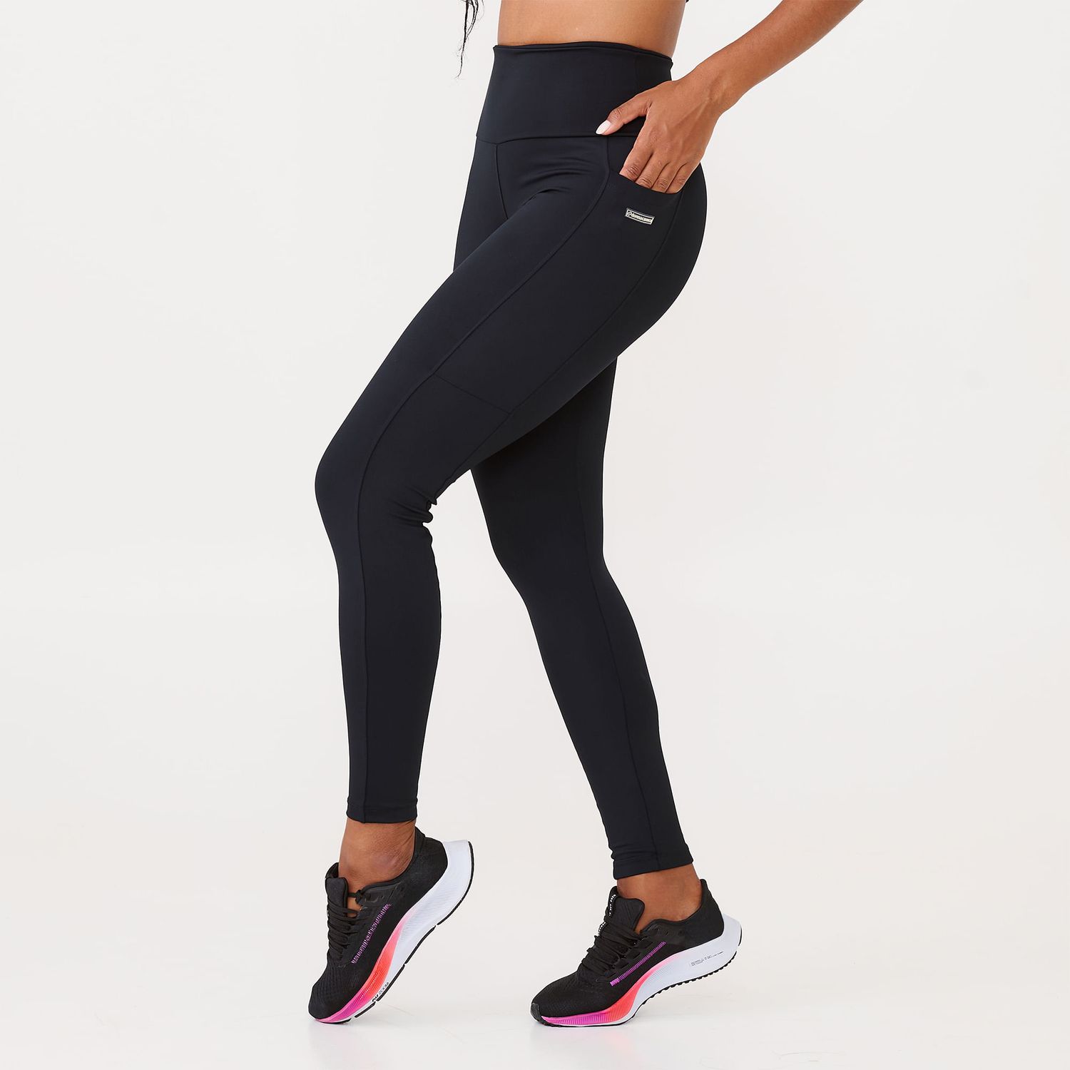 L1386_001_99-LEGGING-ESSENTIAL-PRETA-EM-SUPLEX-POLIAM