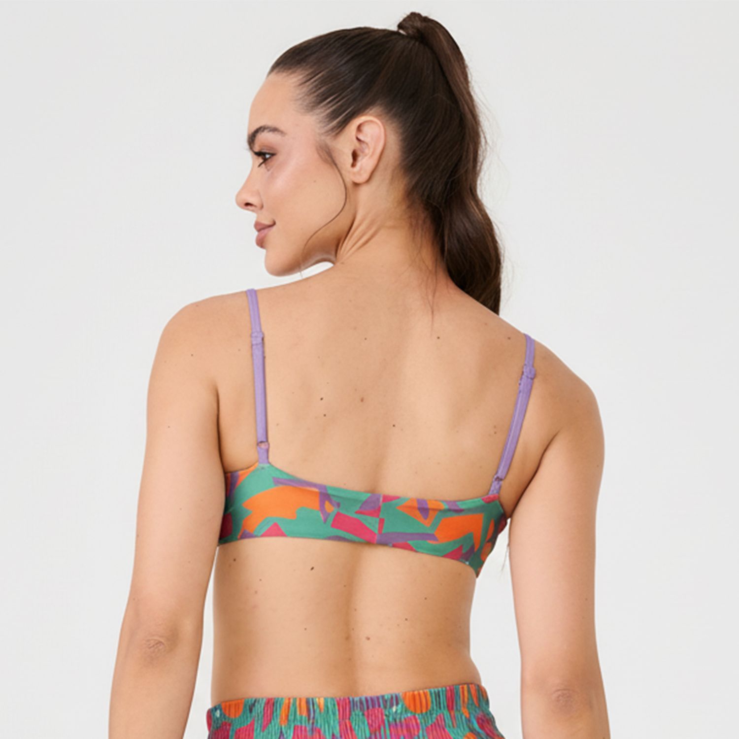 T0582_001_2-TOP-BASICO-ESTAMPA-VIBRANT--APROVEITAMEN