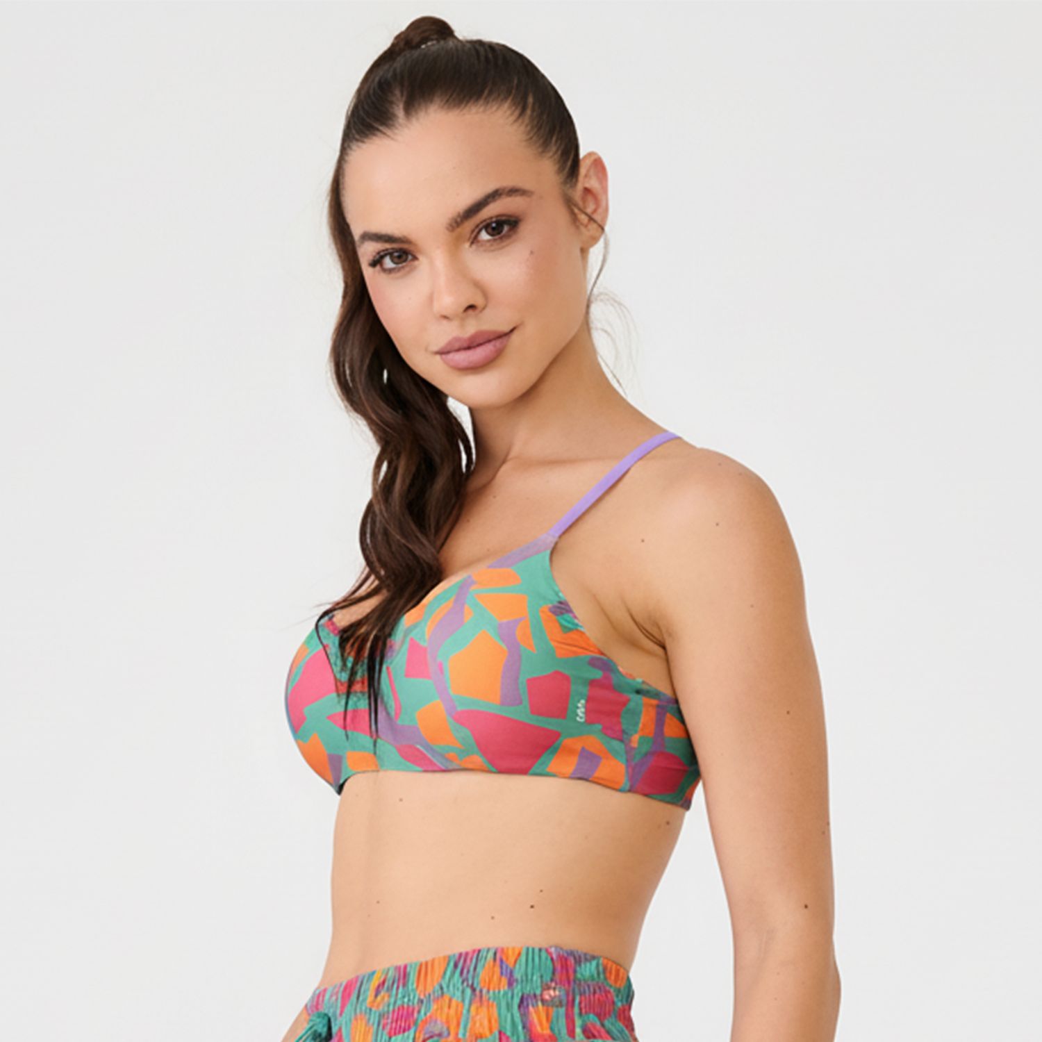 T0582_001_3-TOP-BASICO-ESTAMPA-VIBRANT--APROVEITAMEN