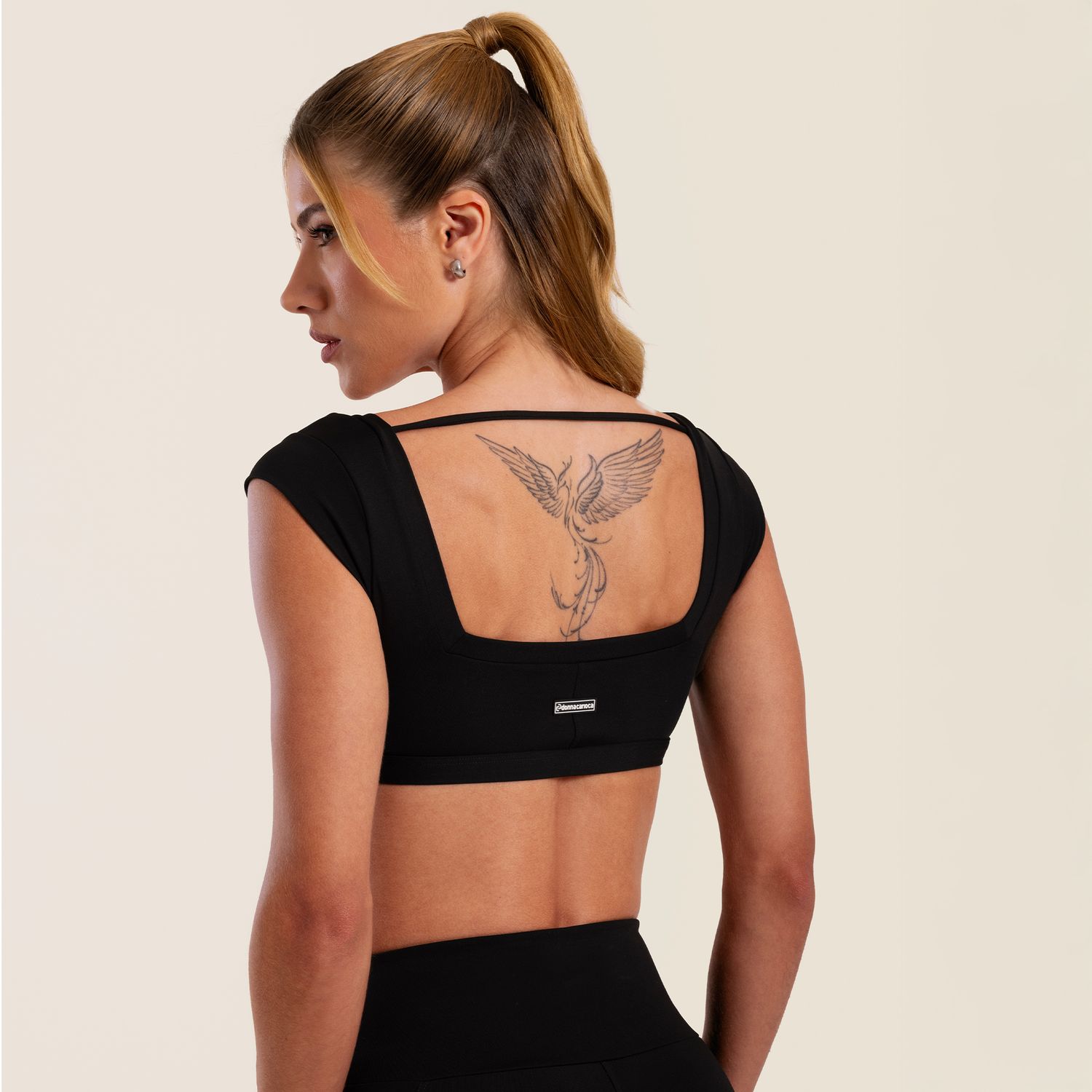 R1087_001_2-CROPPED-GOLA-QUADRADA-LIVELY-PRETO