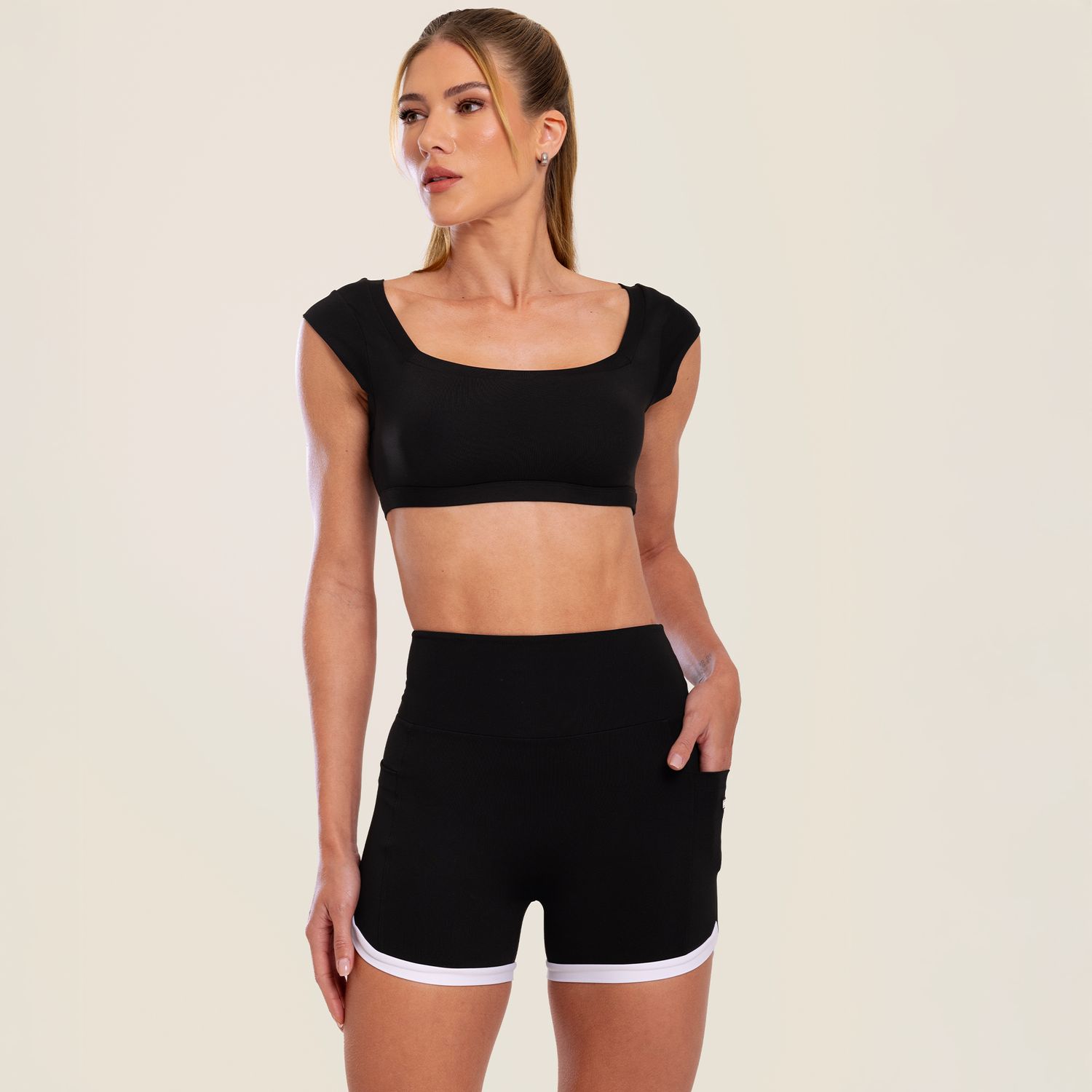 R1087_001_4-CROPPED-GOLA-QUADRADA-LIVELY-PRETO